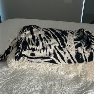Lulu's Black and White Tie-Dye Top Long Sleeves.  Used Once.